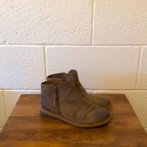 Born Tavar Ankle Boots